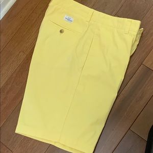 Men’s Vineyard Vines Yellow Club Shorts, size 30